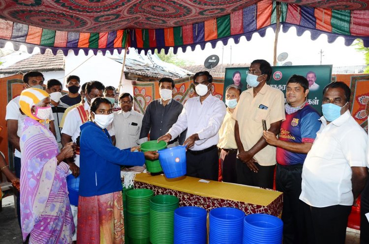 சேலம் செஞ்சோலைஅமைப்பு சார்பில் இருவண்ண குப்பை சேகரிப்பு கூடைகள்
