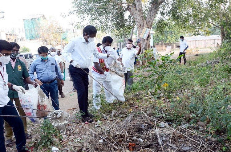 சேலம் மாநகராட்சி காலிமனைப் பகுதிகளில் பிளாஸ்டிக்கழிவுகள் கொட்டப்பட்டால் கடும் நடவடிக்கை